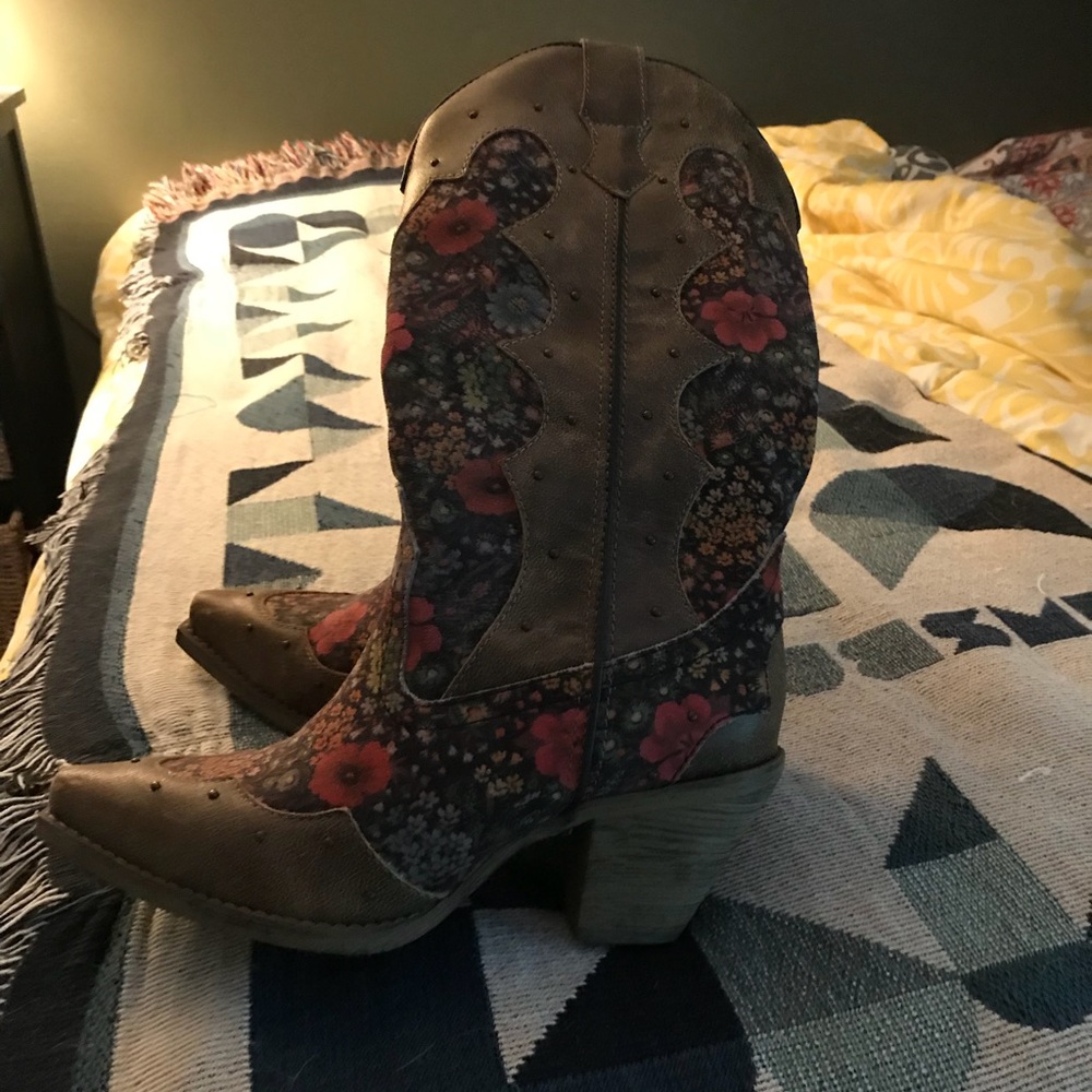 Ladies boots
